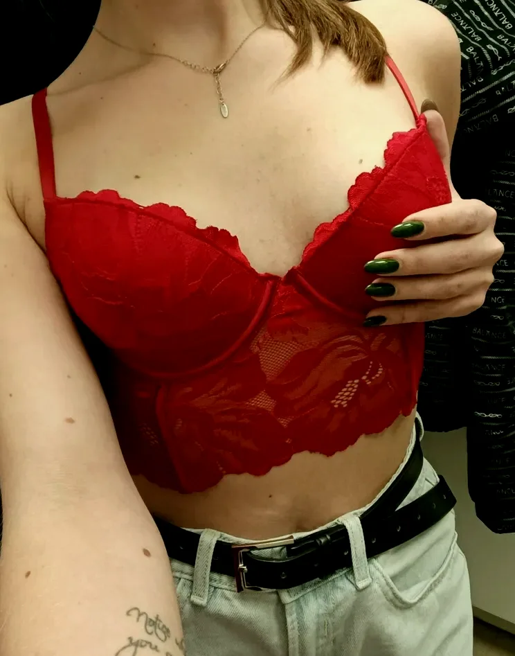 Amelia, 28
