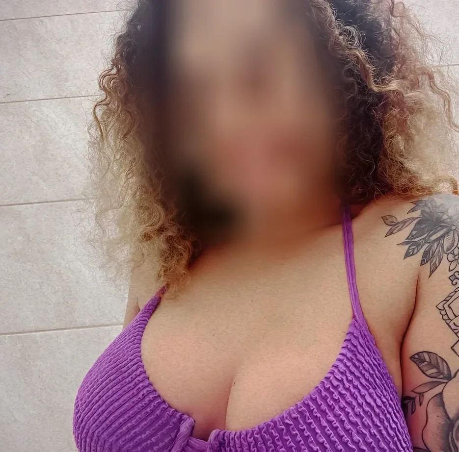 Amelia, 32