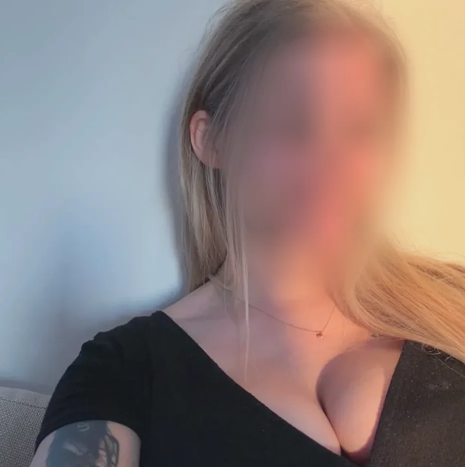 Danielle, 25