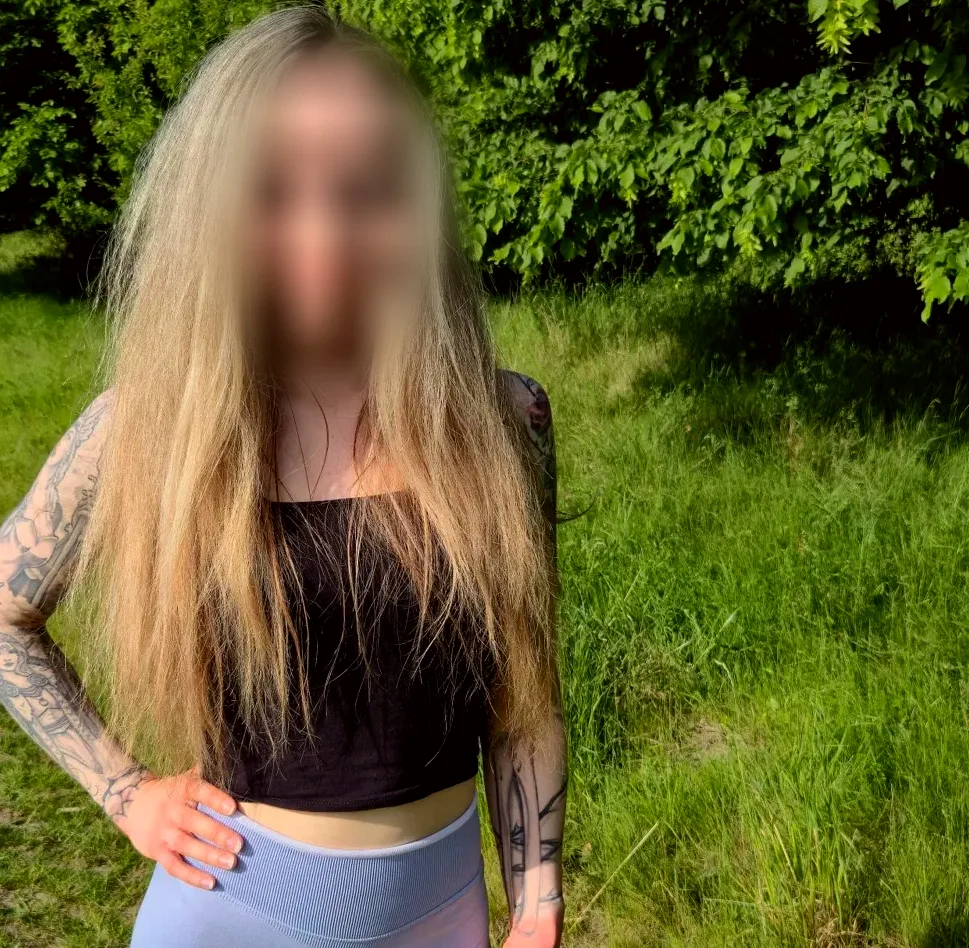 Farah, 27