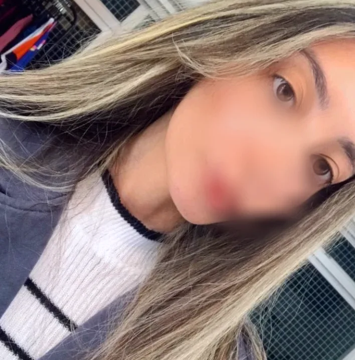 Hayley, 20