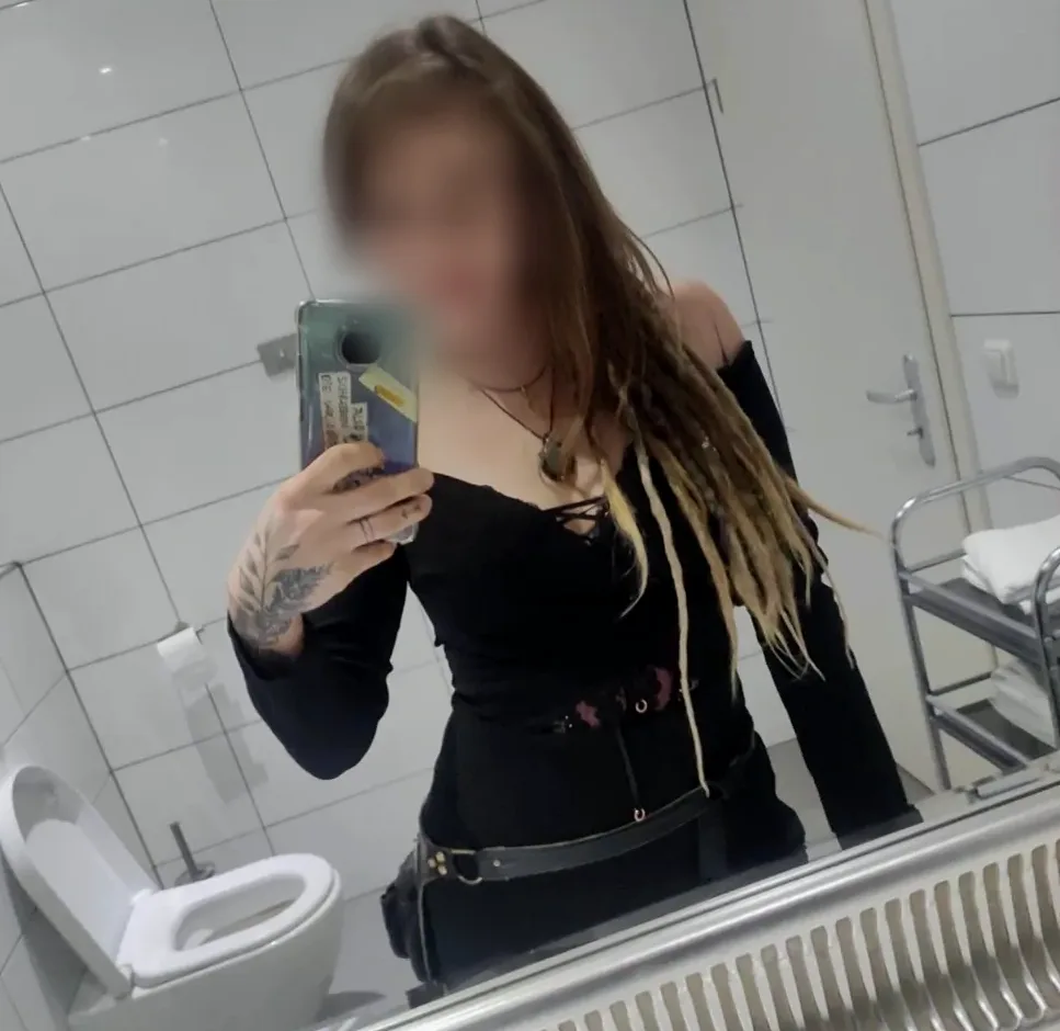 Mhairi, 30